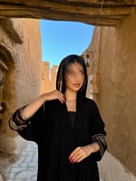 عباية ينبع كريب ملكي بتطريز ناعم بالكم