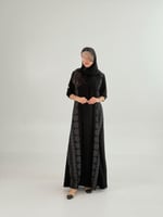 عباية داليا بقماش كريب ملكي تدخيلات جبير ملكي 2