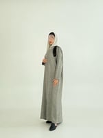 عباية ميرنا بقماش كريب مغربي رمادي فاتح 4
