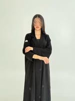 عباية سلام بقماش كريب كوبرا بتطريز ورد اسود