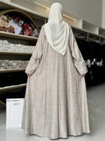 عباية غسق بقماش حرير كوري مورد بيج