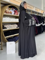 عباية المرام بقماش بلاك بيري تطريز بالكم