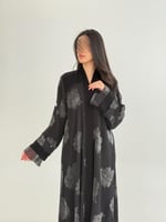 عباية اثير بقماش كريب ملكي مع شيفون مكسر بطبعات