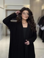 عباية فيولا بقماش كريب ملكي مع بلاك بيري بتطريز اس...