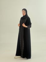 عباية عايدة بقماش مخمل كوري تدخيلات كريب الاناقه ب...