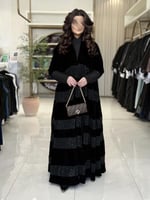 عباية فيرونا بقماش مخمل كوري تدخيلات شانيل بلمعه ك...