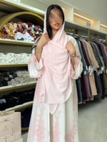 عباية بهجه بقماش شيفون مبطن بتطريز وردي