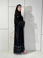 عباية لوسين بقماش كريب رموش مزينه بتطربز و شك ناعم