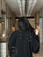 عباية فيروز بقماش كريب رموش مزين بشك ناعم