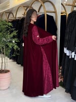 عباية دينا بقماش مخمل كوري تدخيلات دانتل عنابي