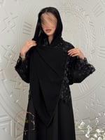 عباية وداد بقماش كريب الاناقة تدخيلات دانتل