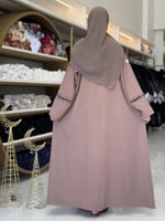 عباية هتون بقماش كريب باربي مزين بشك وردي