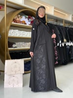 عباية ليلى بليزر بقماش كريب الاناقة مع جوانب دانتي...