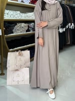 عباية ليان بقماش كريب باربي مزين بازرة بيج 2