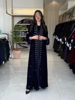 عباية اليان بقماش مخمل كوري دبل كلوش كحلي بتطريز