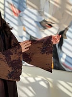 تشكيلة شتاء 2024 - عباية تيجان بقماش شامواه كم بوف...