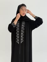 عباية شيماء بقماش كريب ملكي بتطريز يدوي