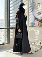 تشكيلة شتاء 2024 - عباية انسجام بقماش شامواه مع تط...