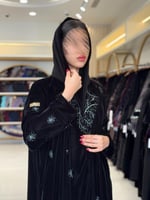 عباية مشاعل بقماش مخمل كوري بتطريز تركواز