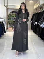 بليزر | عباية رايه بقماش جوخ مطرز زيتي