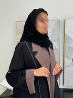 عباية اعتزاز ا بليزر حرير اسود مع فستان بني