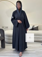 تشكيلة الصيف | عباية كريب باربي بارد - رصاصي