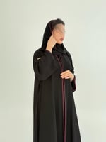 عباية لارين بقماش كريب ملكي مزين بقيطان عنابي