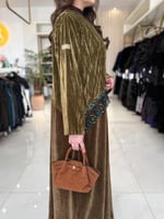عباية حوريه بقماش مخمل مكسر مع مخمل تركي زيتي