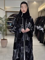 عباية تورد بقماش شيفون مبطن بتطريز هندسي