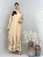 عباية صبا بقماش لنن بارد تطريز ترتر بيج