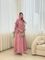 عباية رغده بقماش حرير ناعم طبقات بينك