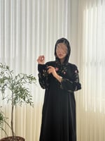 عباية ميثاء بقماش كريب الابداع بكم مطرز زيتي