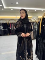 عباية ساندي بقماش مخمل كوري اسود برسم بيج