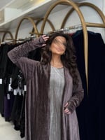 عباية فله بقماش مخمل استرتش كرمشه بالكم وفتحه اصبع...