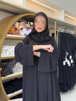 عباية انوار بقماش كريب رموش بتطريز ناعم اسود