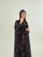 فخر بقماش مخمل كوري بطبعات برغندي مزين بدانتل