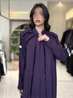 عباية هوليا بقماش كريب شتوي بلمسات مخمل موف