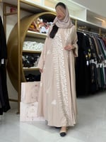 عباية جوانا بقماش كريب اوكراني مطرز بيج