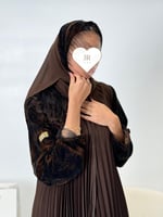 عباية ديلارا كريب الاناقة مع مخمل بني