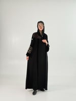 عباية اماني بقماش كريب الاناقه تدخيلات مخمل اسود