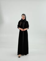 عباية سيلار بقماش مخمل كوري كم استرتش بدانتل اسود