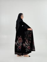 عباية امواج بقماش مخمل كوري بتطريز ورود انيقه