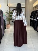 عباية نعومه بقماش شامواه تدخيلات فرو ابيض وبني