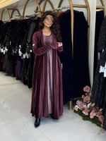 عباية فله بقماش مخمل استرتش كرمشه بالكم وفتحه اصبع...