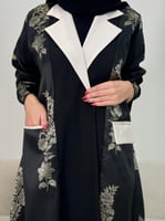 عباية أزهار ا بقماش كريب الاناقه بيج