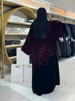 تشكيلة شتاء 2026 -عباية رغد نص بشت مطرز اسود مع عن...