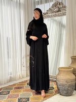 عباية ازلينا بقماش كريب رموش مزين بشك ناعم اسود