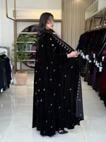 عباية اليان بقماش مخمل كوري دبل كلوش اسود بتطريز