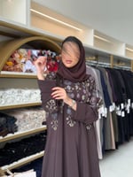 عباية ميرال بقماش كريب اوكراني مطرز بني