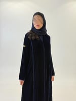 عباية ليلي بقماش مخمل كوري بقيطان ناعمه كحلي